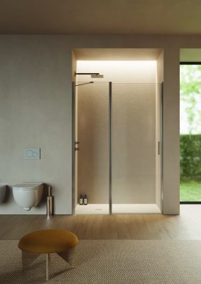 Box doccia Polaris POP SAMO senza telaio con porta battente e vetro da 6 mm. Design minimale, apertura esterna e massima pulizia estetica.